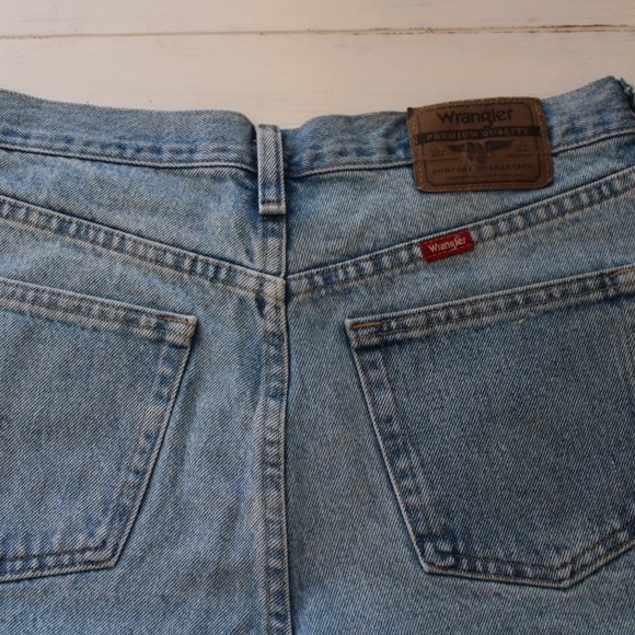 Wrangler Light Wash Distressed Denim Shorts - Picture 7 of 9
